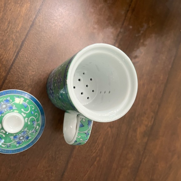 Individual tea pot with cup and top. - Picture 5 of 7